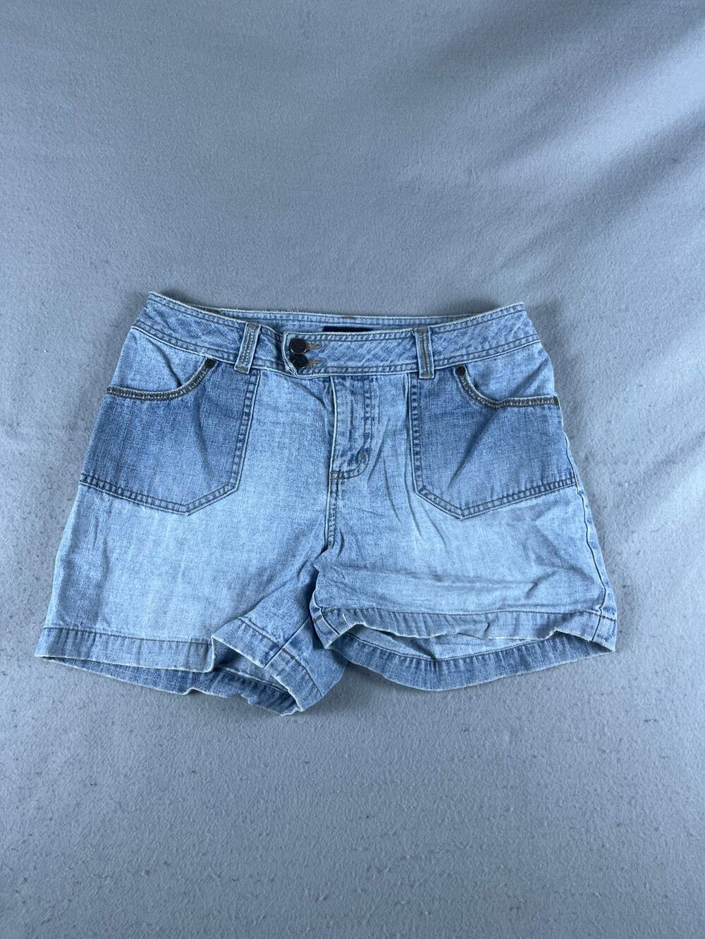 Sonoma Denim Shorts Womens 8 Blue Mid Rise Light Wash Flap Pockets Jean Shorts